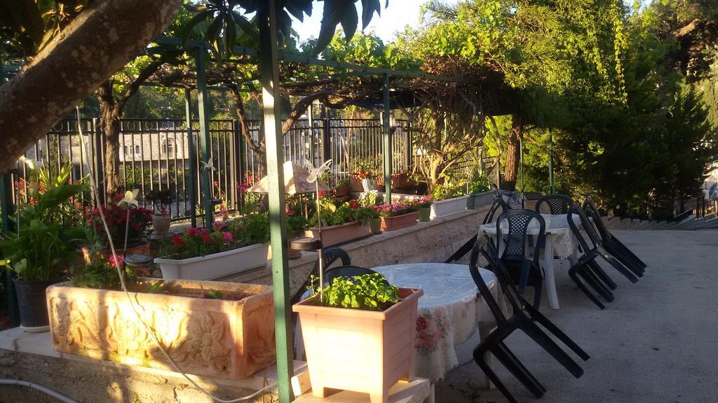 Rosary Sister Guest House Ein Karem 예루살렘 외부 사진